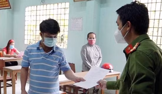 Bị phạt 169 triệu đồng vì tụ tập lắc bầu cua trong lúc giãn cách