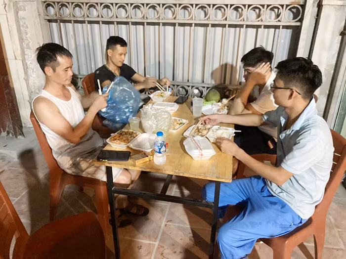 Chuyện về “đội lái xe 0 đồng” chở F -0