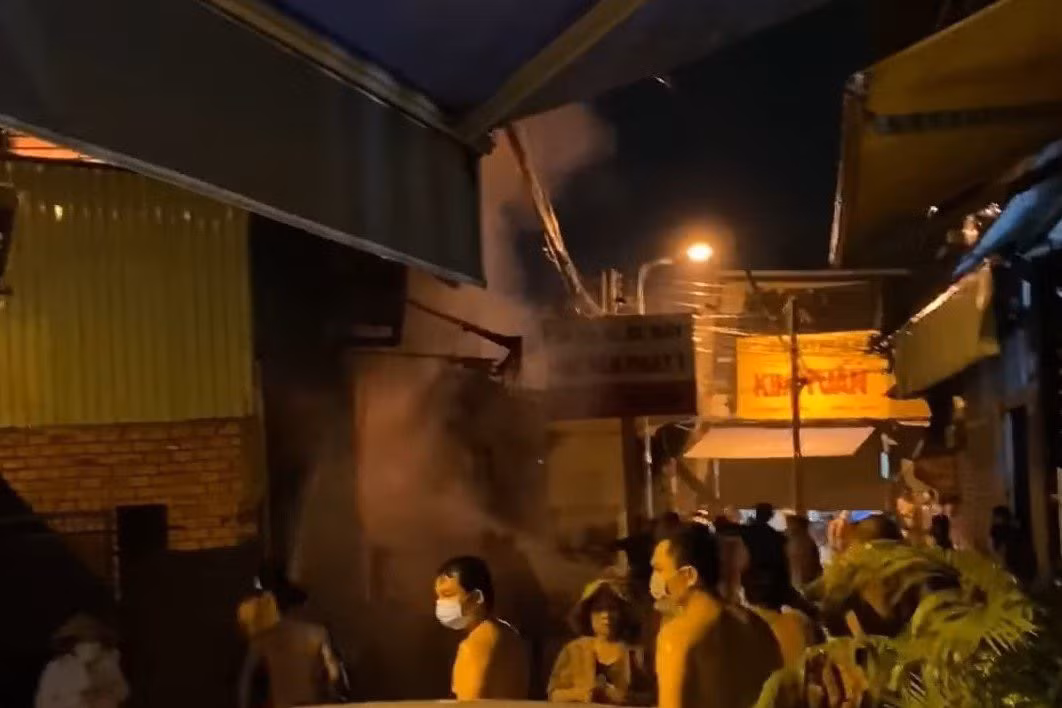 Cháy cửa hàng bán tạp hóa ở Bình Dương,&nbsp;5 người thiệt mạng -0
