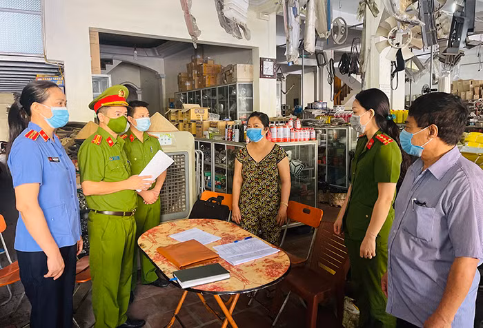 Khởi tố 3 đối tượng trong đường dây mua bán hoá đơn với tổng giá trị gần 100 tỷ đồng -1
