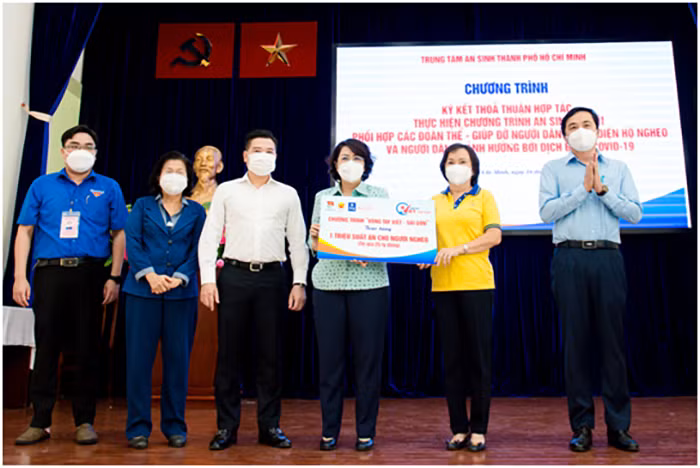 Tập đoàn Hưng Thịnh tiếp tục góp 10 tỷ đồng hỗ trợ triệu suất ăn cho người nghèo -0