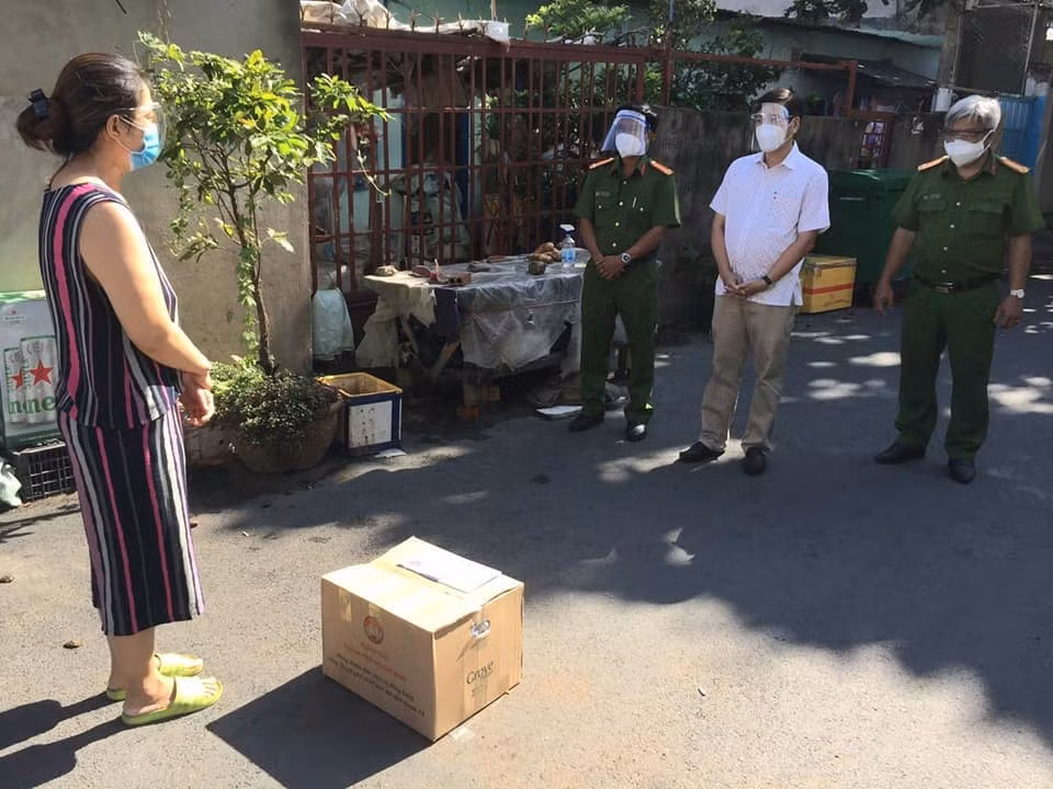 Bảo vệ dân phố qua đời do mắc COVID-19 trong lúc làm nhiệm vụ -0