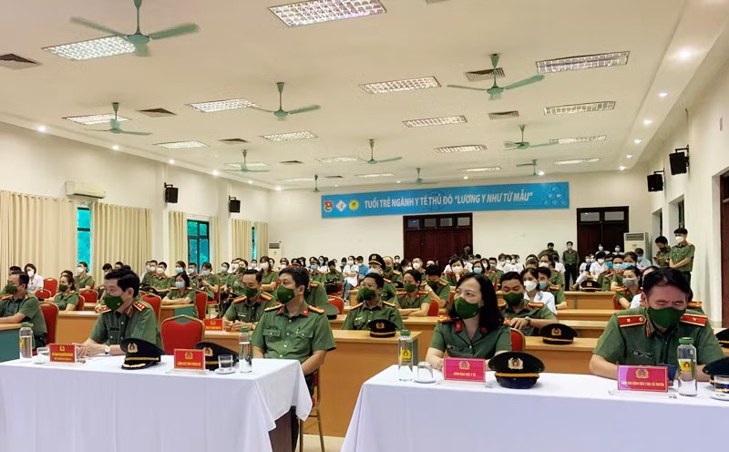 Thêm 46 cán bộ y, bác sĩ CAND xuất quân, hỗ trợ TP Hồ Chí Minh và Bình Dương chống dịch -0