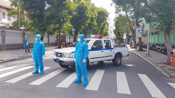 Những người lính nơi tuyến đầu chống dịch -0