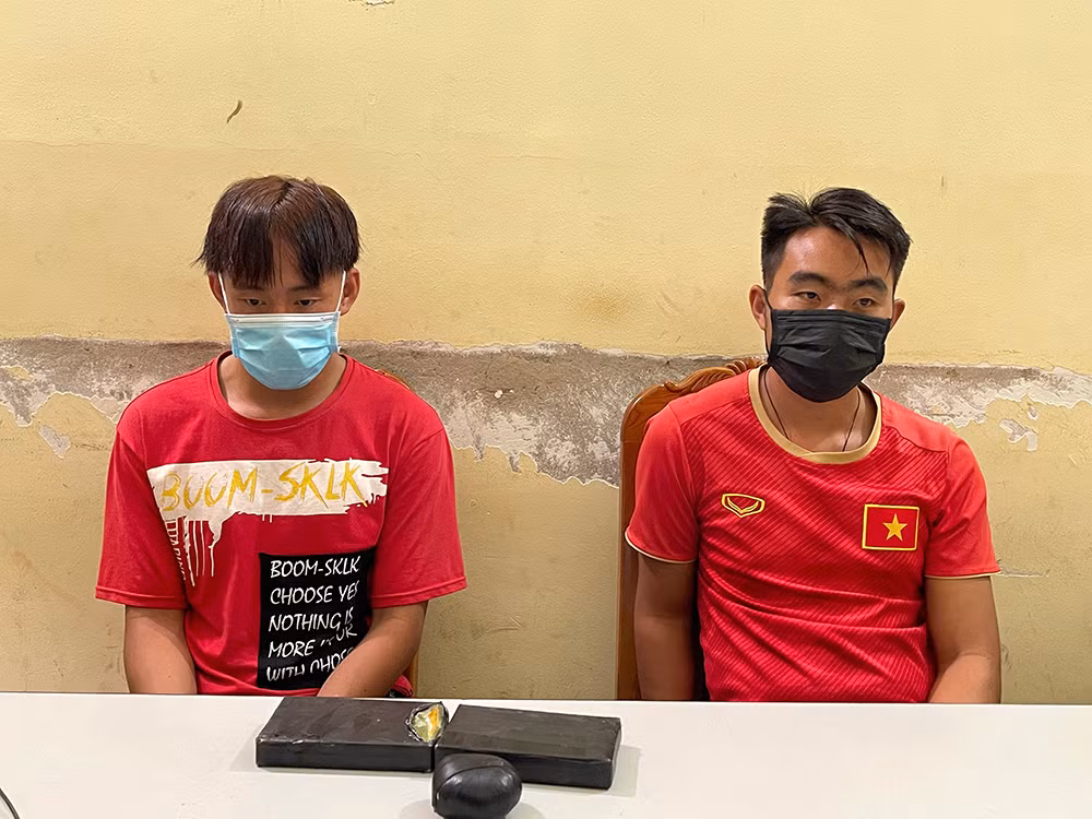 Giữa mùa dịch vận chuyển 2 bánh heroin thì bị bắt -0