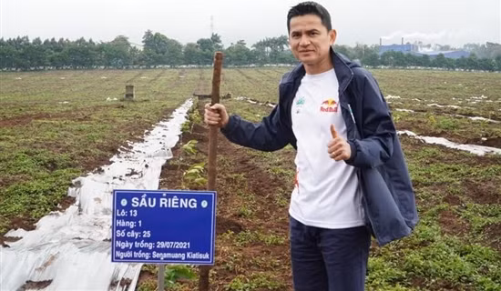 Kiatisuk, người nghệ sĩ ứng xử khéo hơn cả chơi bóng