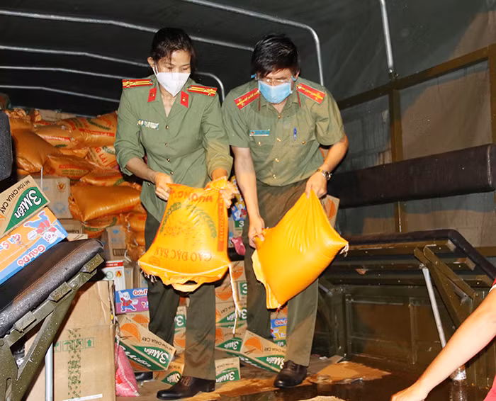 Những người lính nơi tuyến đầu chống dịch -0