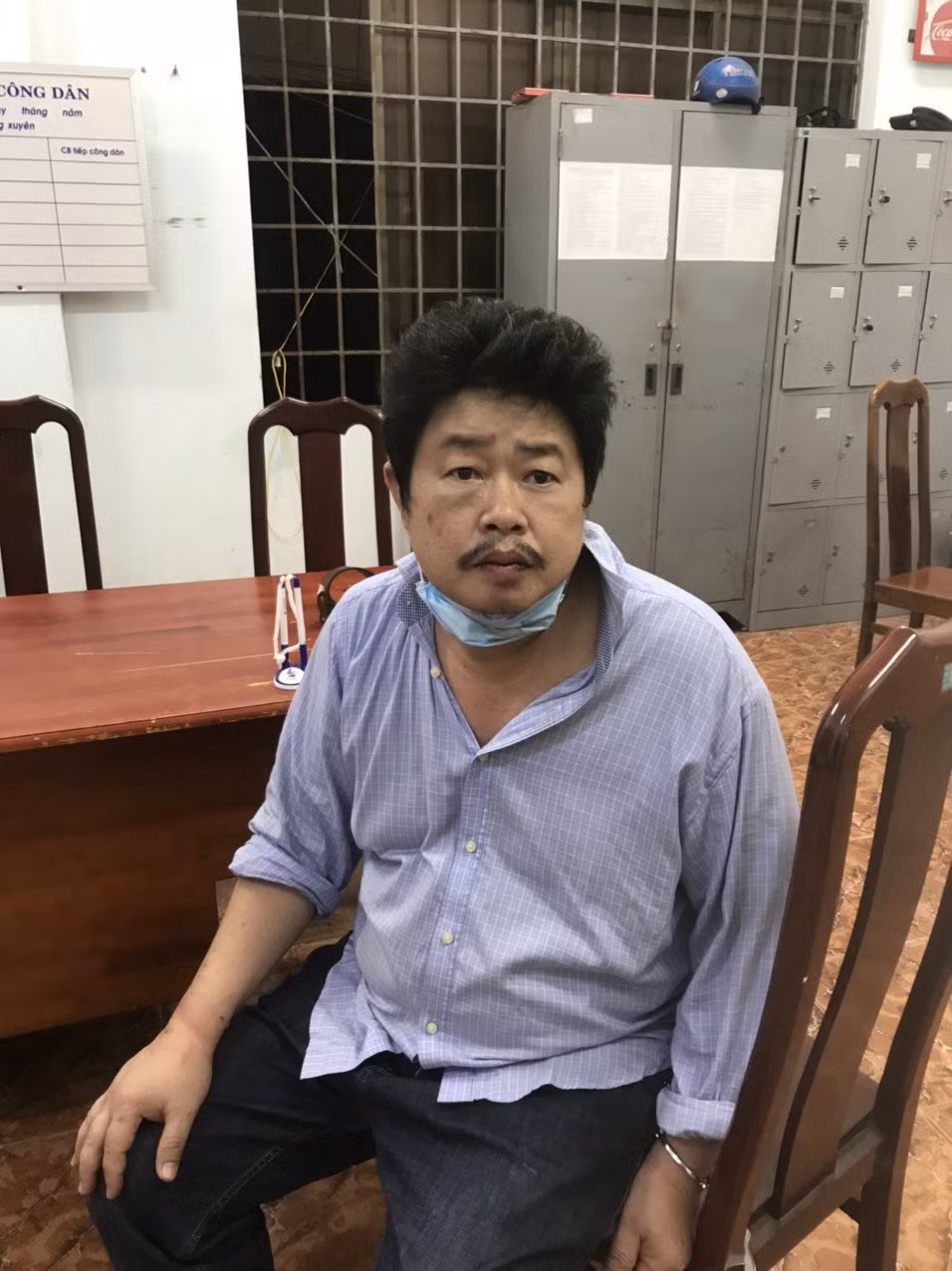 Tạm giữ hình sự đối tượng chống đối lực lượng phòng, chống dịch COVID-19 -0