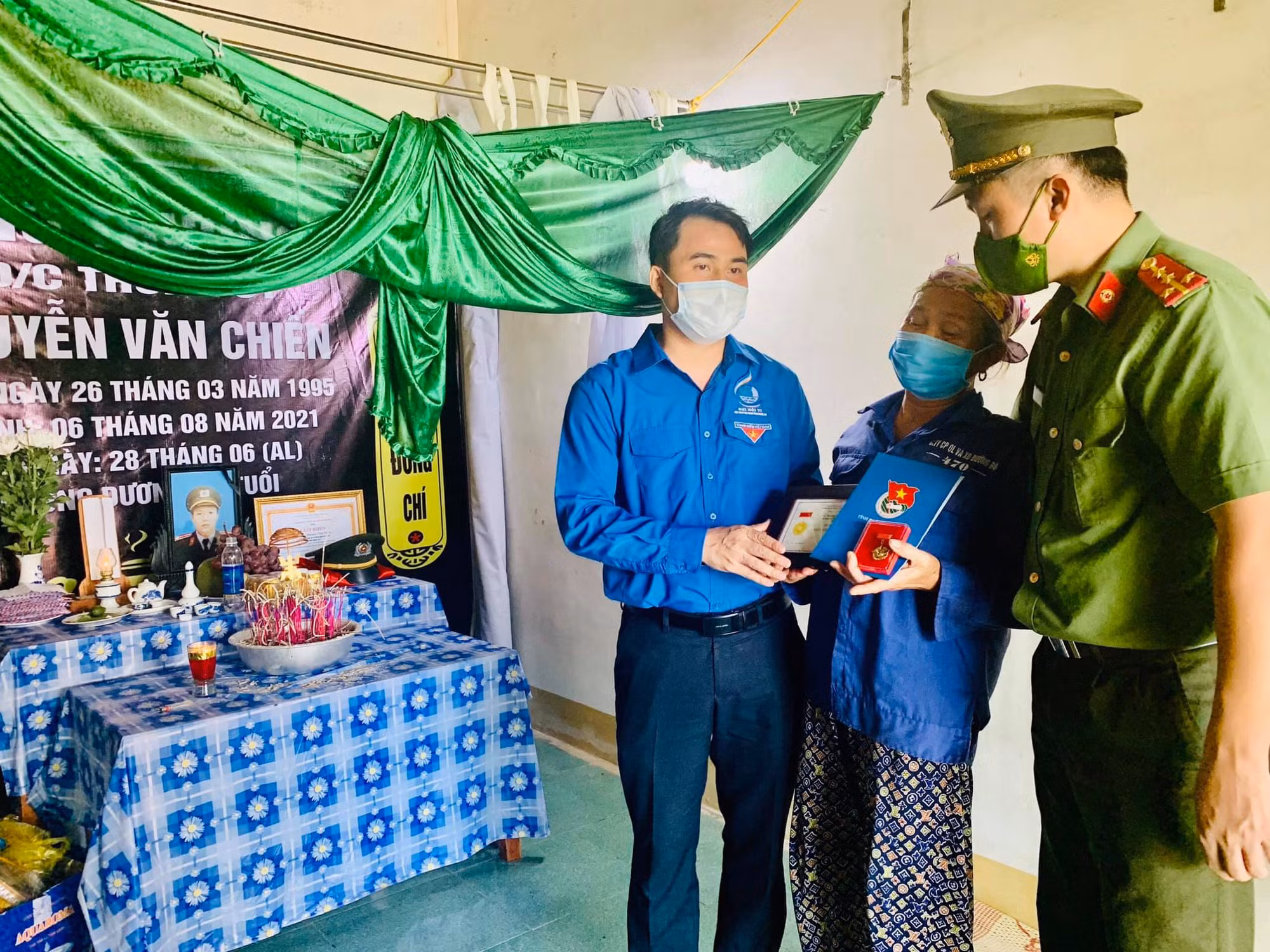 Tiếc thương người lính trẻ hy sinh khi làm nhiệm vụ -0