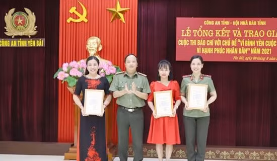 Trao giải cuộc thi báo chí “Vì bình yên cuộc sống, vì hạnh phúc nhân dân” năm 2021 tỉnh Yên Bái