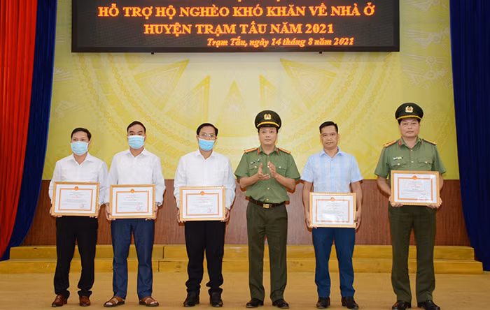 Tổng kết Đề án hỗ trợ hộ nghèo khó khăn về nhà ở năm 2021 tại huyện Trạm Tấu -0