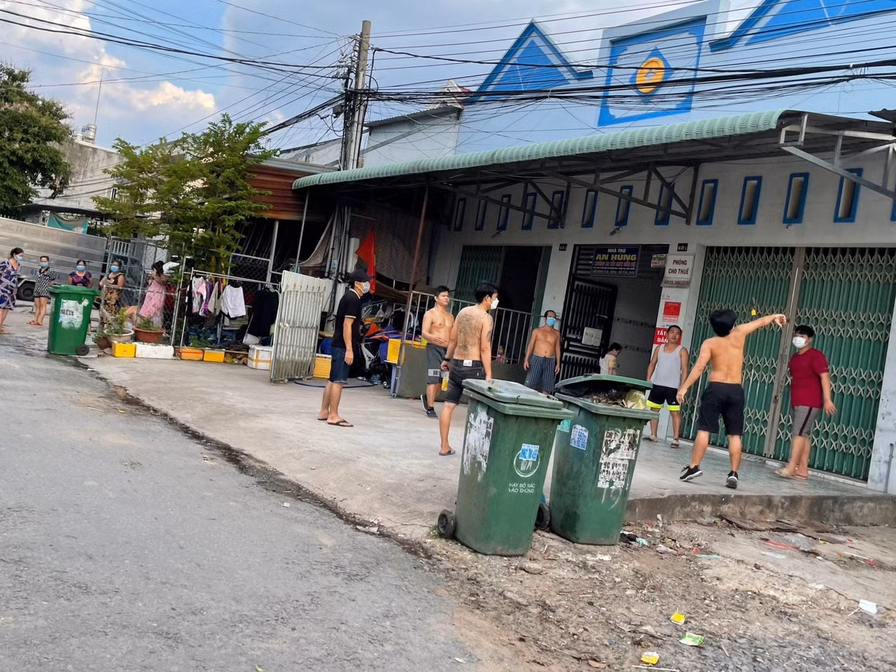 Bí thư&nbsp;và Chủ tịch UBND phường bị tạm chỉ công tác vì lơ là phòng chống dịch -0