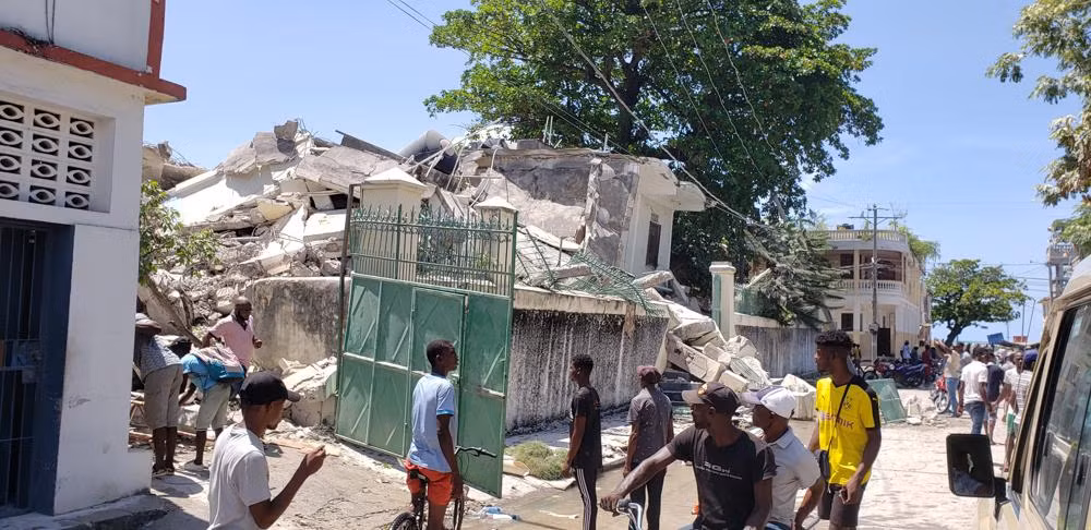 Haiti đổ nát sau thảm kịch động đất -1