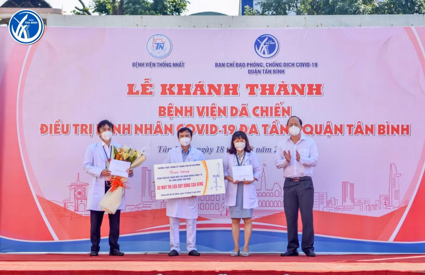 Bệnh viện dã chiến đa tầng điều trị bệnh COVID-19 cấp quận 1.000 giường đi vào hoạt động -0