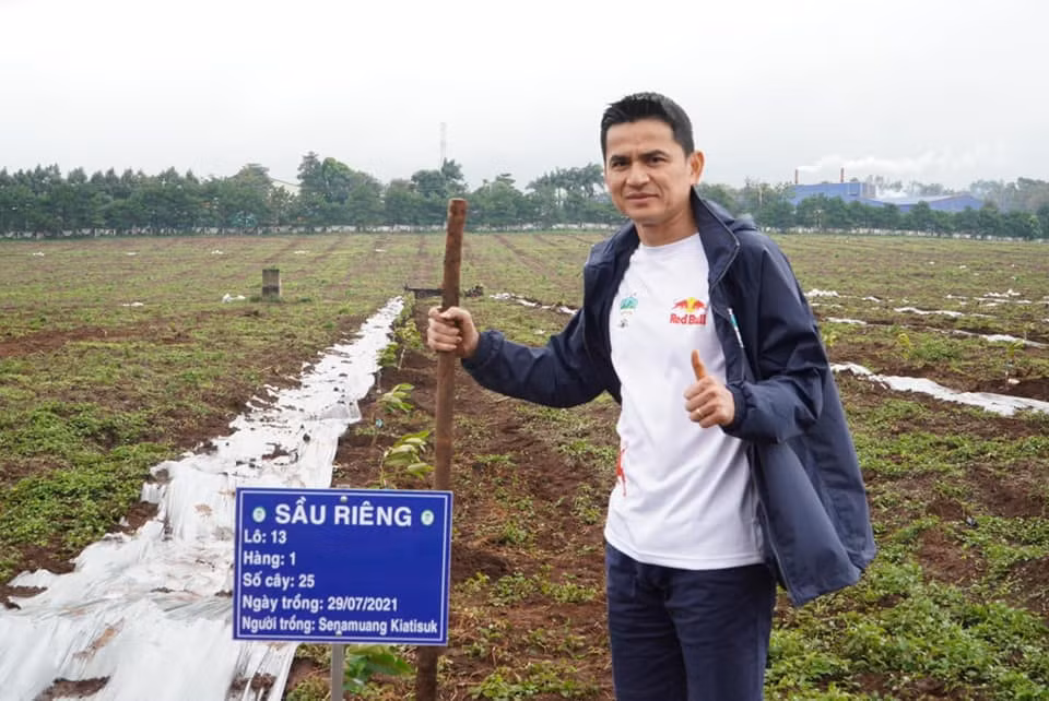 Kiatisuk, người nghệ sĩ ứng xử khéo hơn cả chơi bóng -0