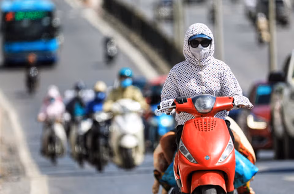 Bắc Bộ oi nóng cả ngày, mưa giông về đêm -0