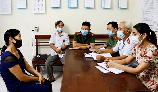 Phạt hành chính nhóm đối tượng tuyên truyền trái phép pháp luân công ảnh 4