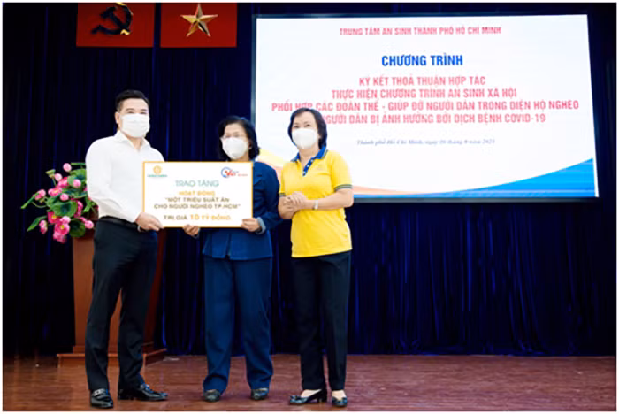 Tập đoàn Hưng Thịnh tiếp tục góp 10 tỷ đồng hỗ trợ triệu suất ăn cho người nghèo -0