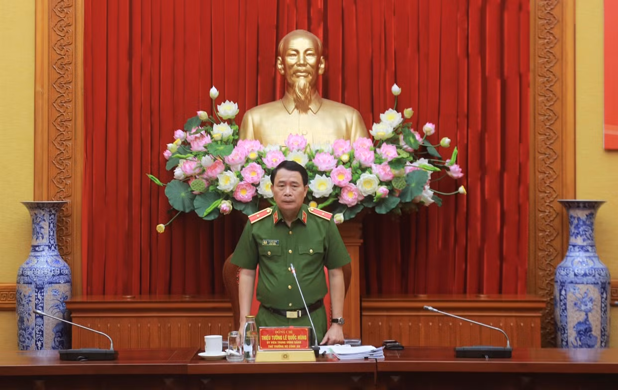 Thứ trưởng Lê Quốc Hùng làm việc với Cục Hồ sơ nghiệp vụ -0
