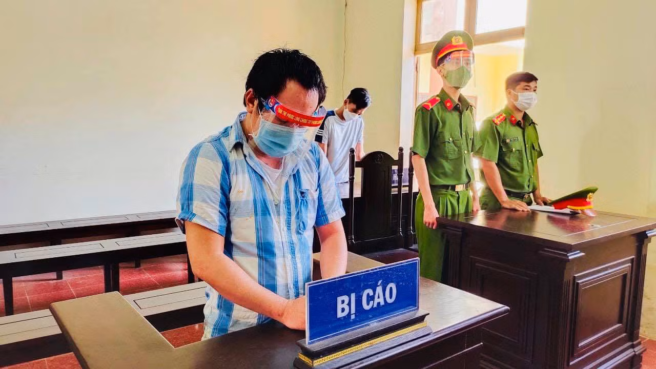 Đánh cán bộ Công an tại chốt kiểm dịch, một đối tượng bị xử phạt 30 tháng tù -0