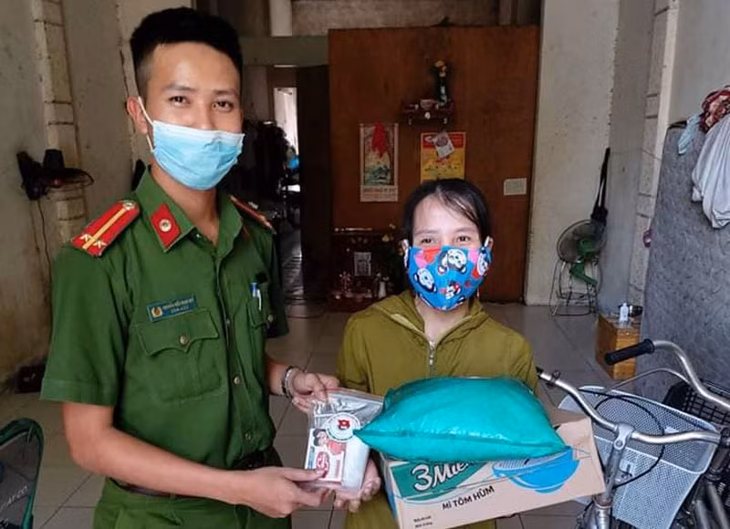 Dấu ấn nổi bật của lực lượng CAND trên tuyến đầu chống COVID-19 -1