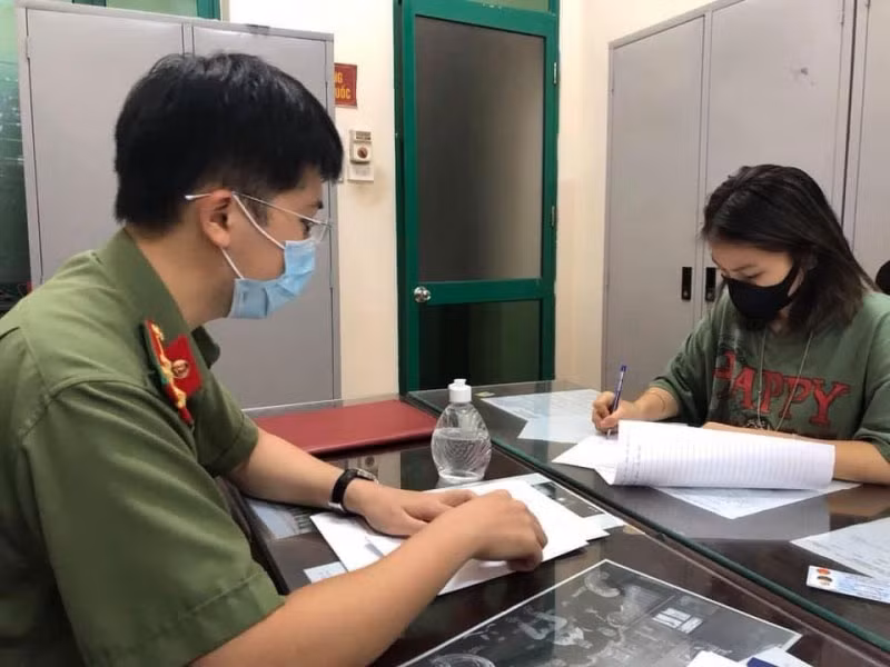 (NÓNG TRONG TUẦN) Bà chủ đòi “thông chốt” cho nhân viên; xử lý “cò hỏa táng” ở Bình Hưng Hòa -0