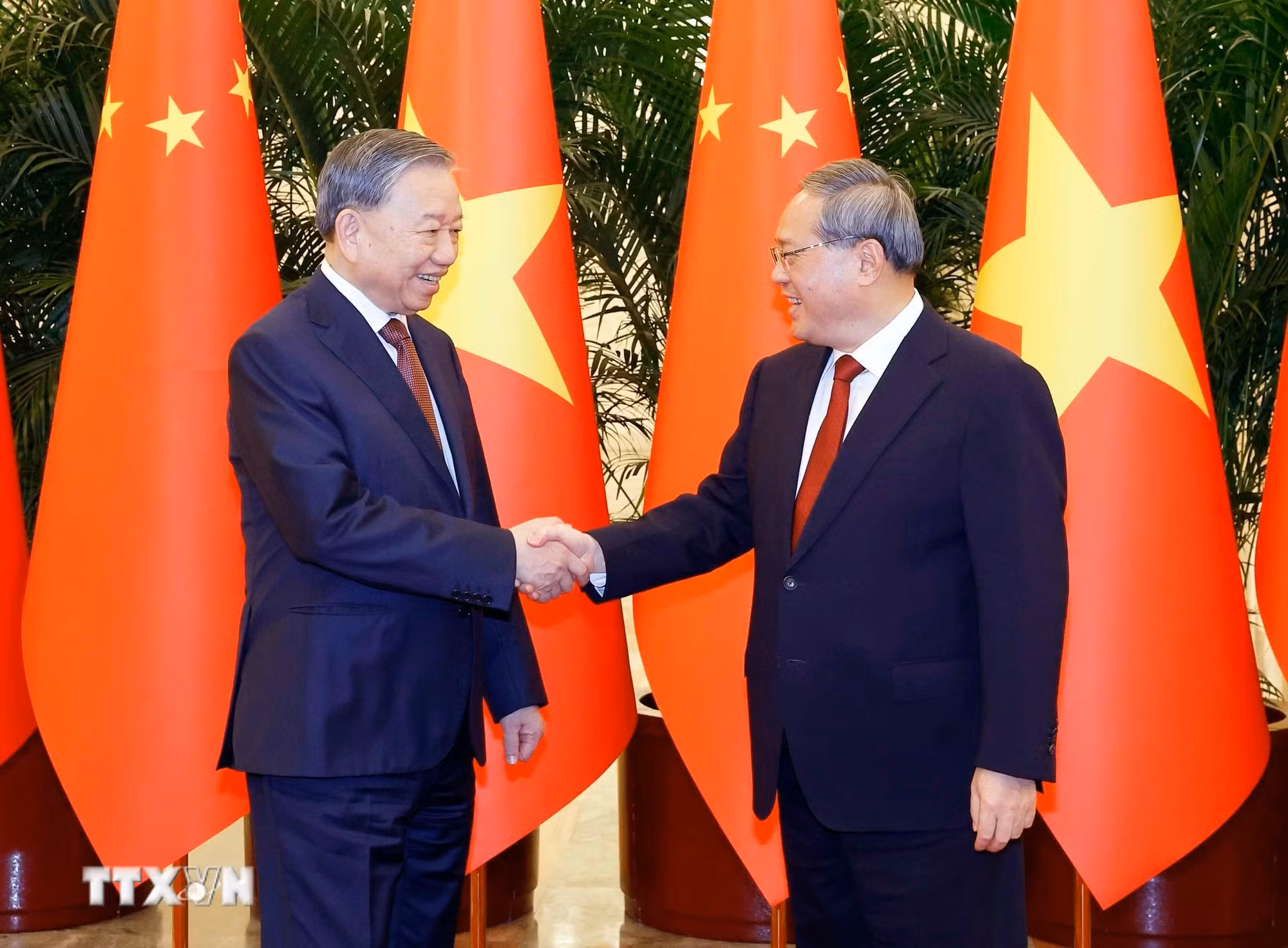 Tổng Bí thư, Chủ tịch nước Tô Lâm và Thủ tướng Trung Quốc Lý Cường. Ảnh: TTXVN.