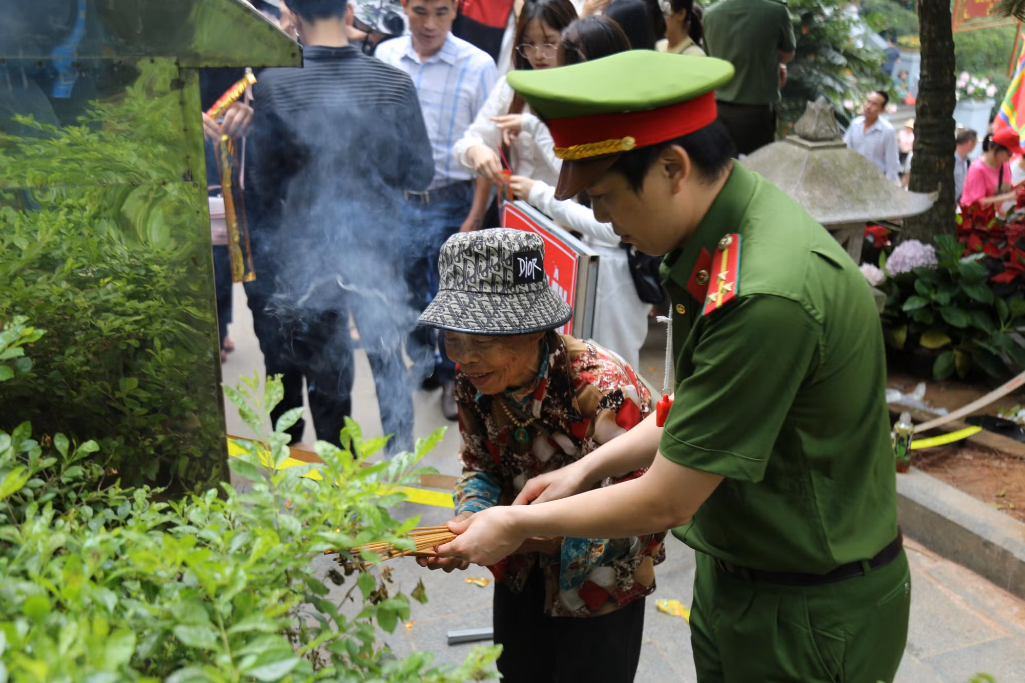 Bình yên mùa lễ hội - lan tỏa cảm xúc thiêng liêng nơi đất Tổ -0