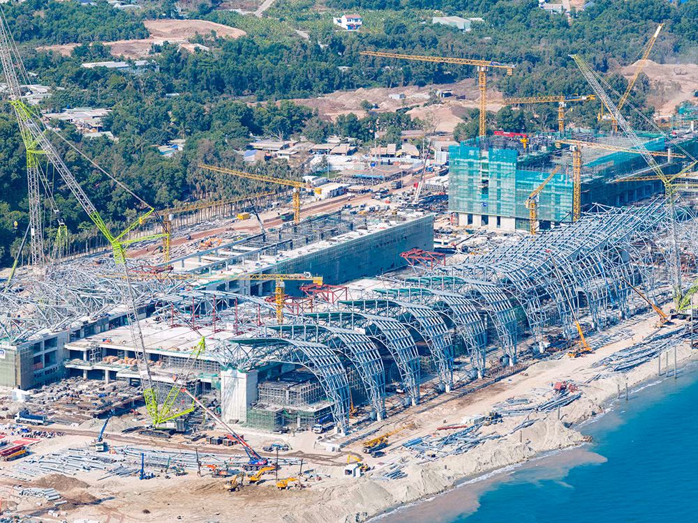 “Đại công trường” APEC tại Phú Quốc: Trung tâm hội nghị lợp mái, sân bay đã xong sân đỗ -0