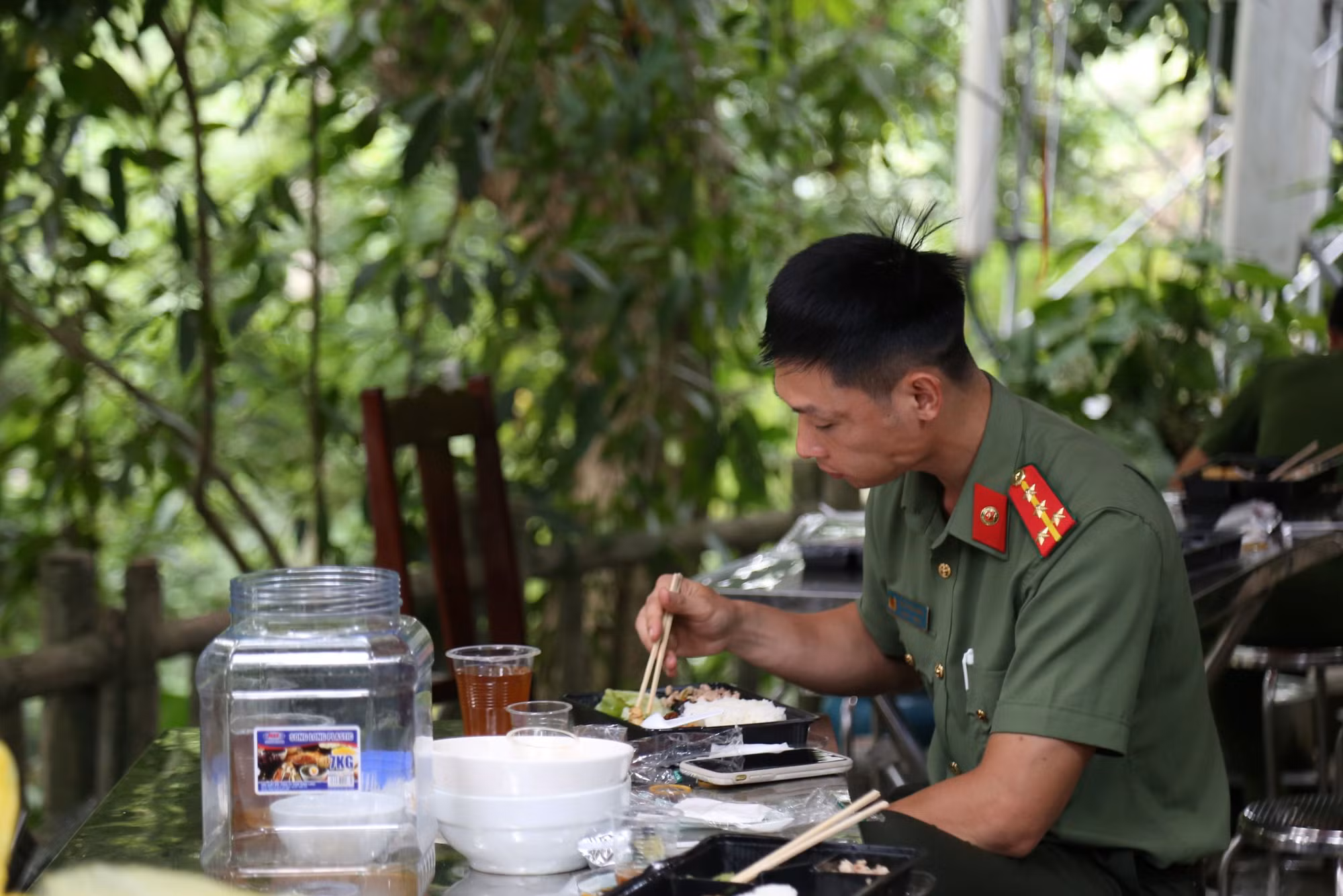 Bình yên mùa lễ hội - lan tỏa cảm xúc thiêng liêng nơi đất Tổ -1