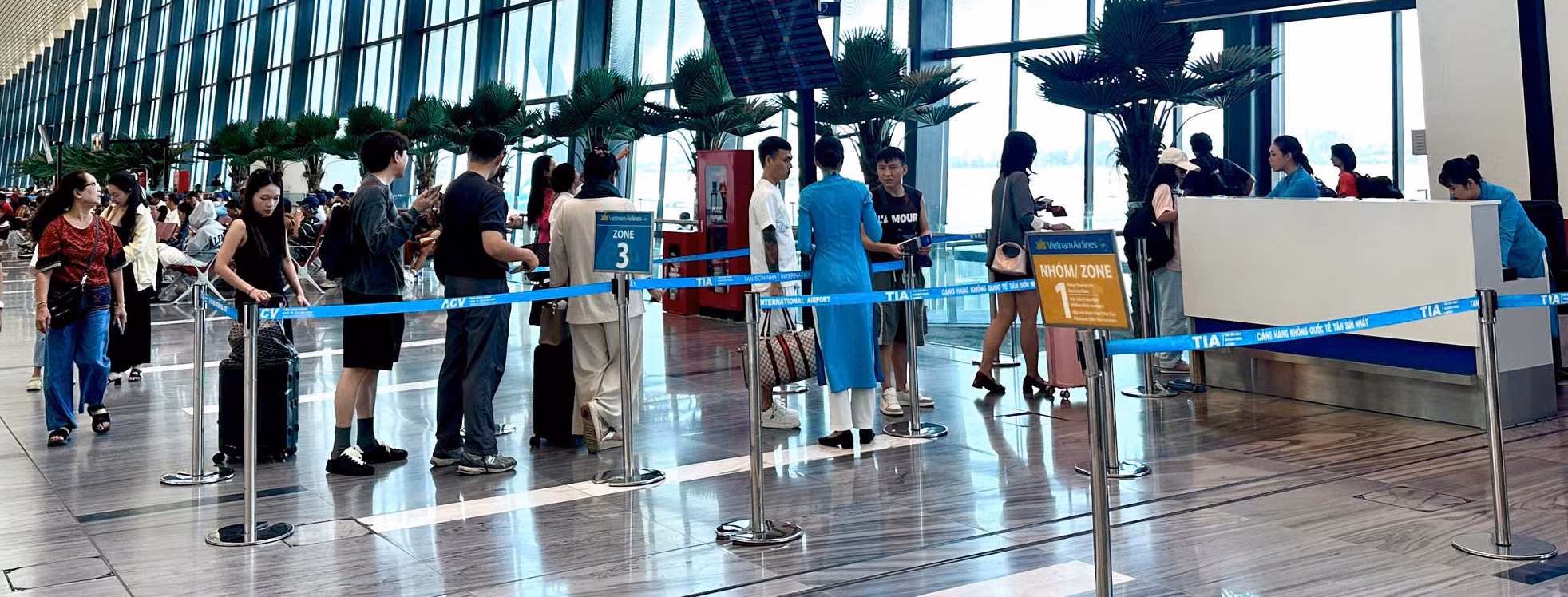Ga hành khách sân bay Tân Sơn Nhất thông thoáng trong ngày đầu nghỉ lễ -0