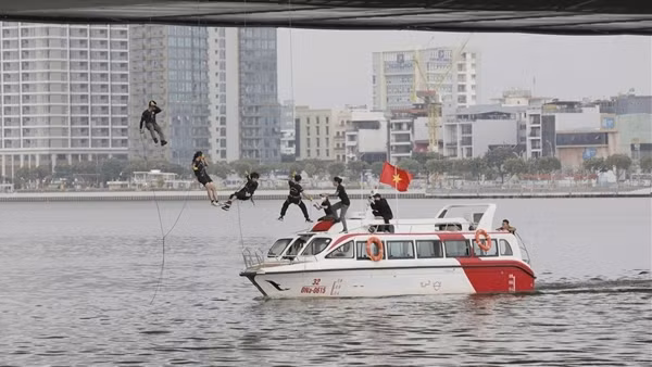 Trước giờ khai mạc Gala “Tổ quốc bình yên”, mãn nhãn màn hợp luyện của lực lượng Công an