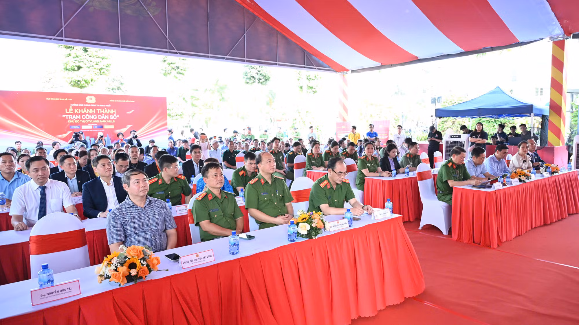 Các đại biểu tham dự chương trình.