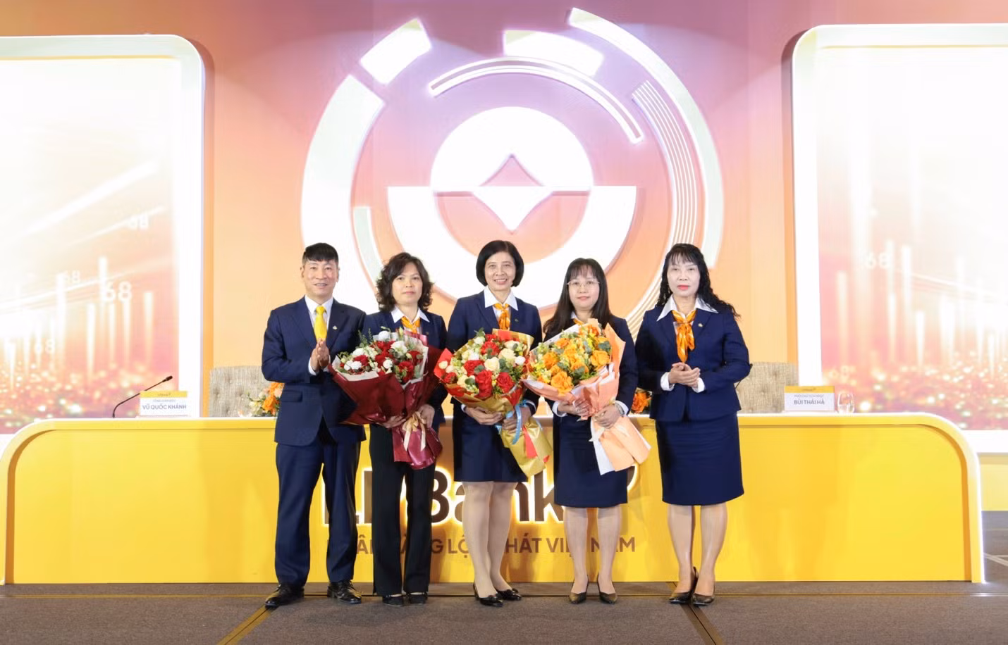 ĐHĐCĐ LPBank 2026: Thành lập ngân hàng con tại VIFC, chia cổ tức 30% và kiện toàn bộ máy nhân sự -0
