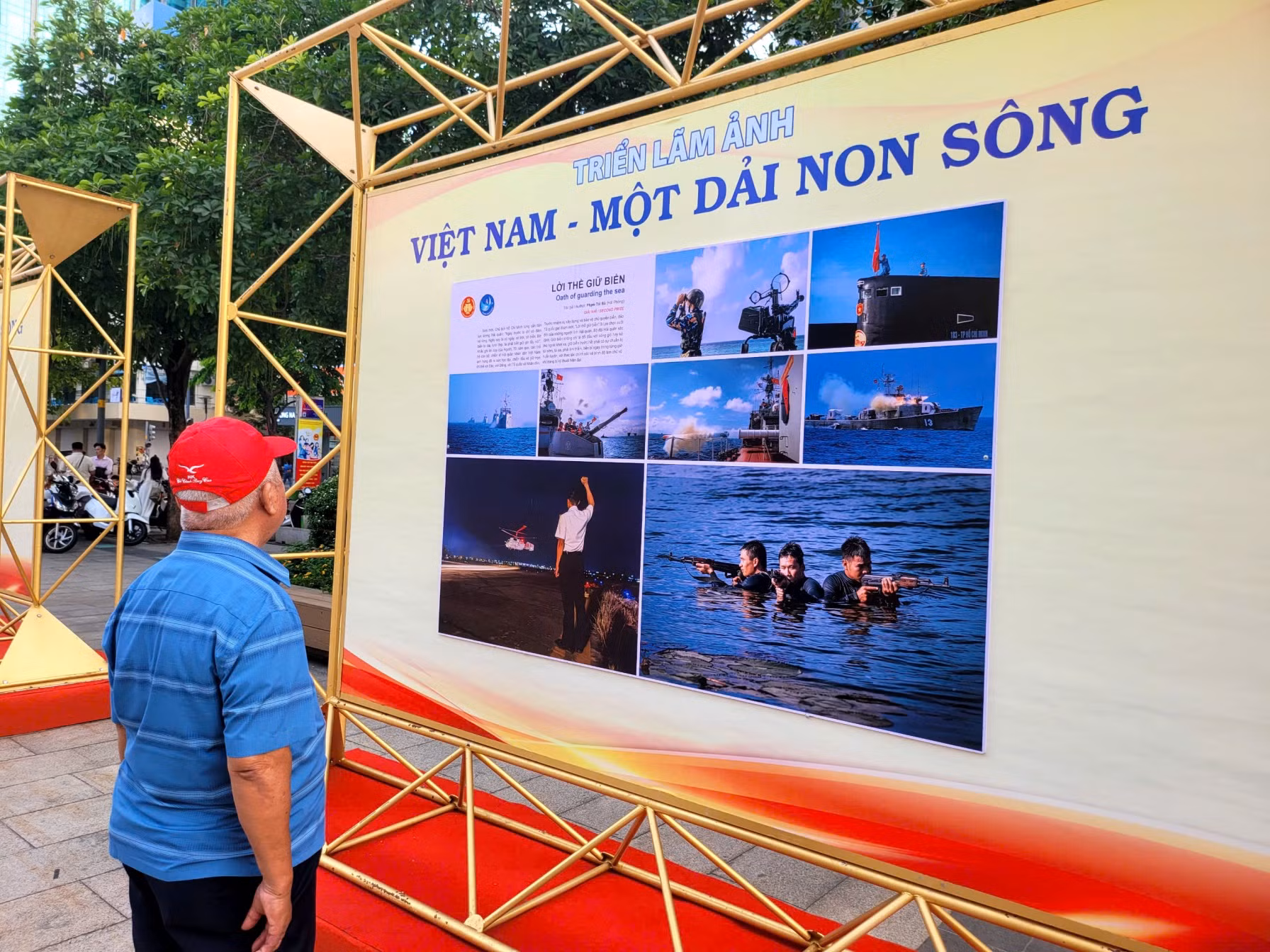 Khai mạc Triển lãm ảnh “Việt Nam - Một dải non sông” và “TP Hồ Chí Minh vang mãi khúc khải hoàn” -2