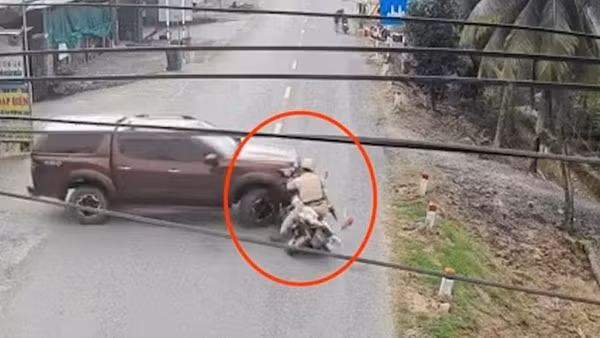 Bị phạt tù vì lái xe biển số giả, chống người thi hành công vụ