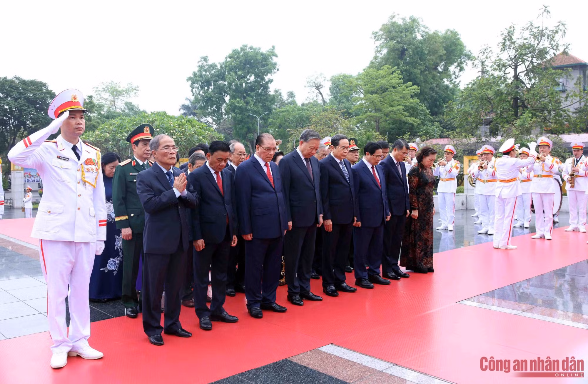 Lãnh đạo Đảng, Nhà nước, Bộ Công an vào Lăng viếng Chủ tịch Hồ Chí Minh ảnh 5 Lãnh đạo Đảng, Nhà nước, Bộ Công an vào Lăng viếng Chủ tịch Hồ Chí Minh -0