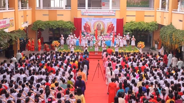 TP Hồ Chí Minh: 25 người nghi ngộ độc thực phẩm tại trường tiểu học, 1 trẻ diễn tiến nặng