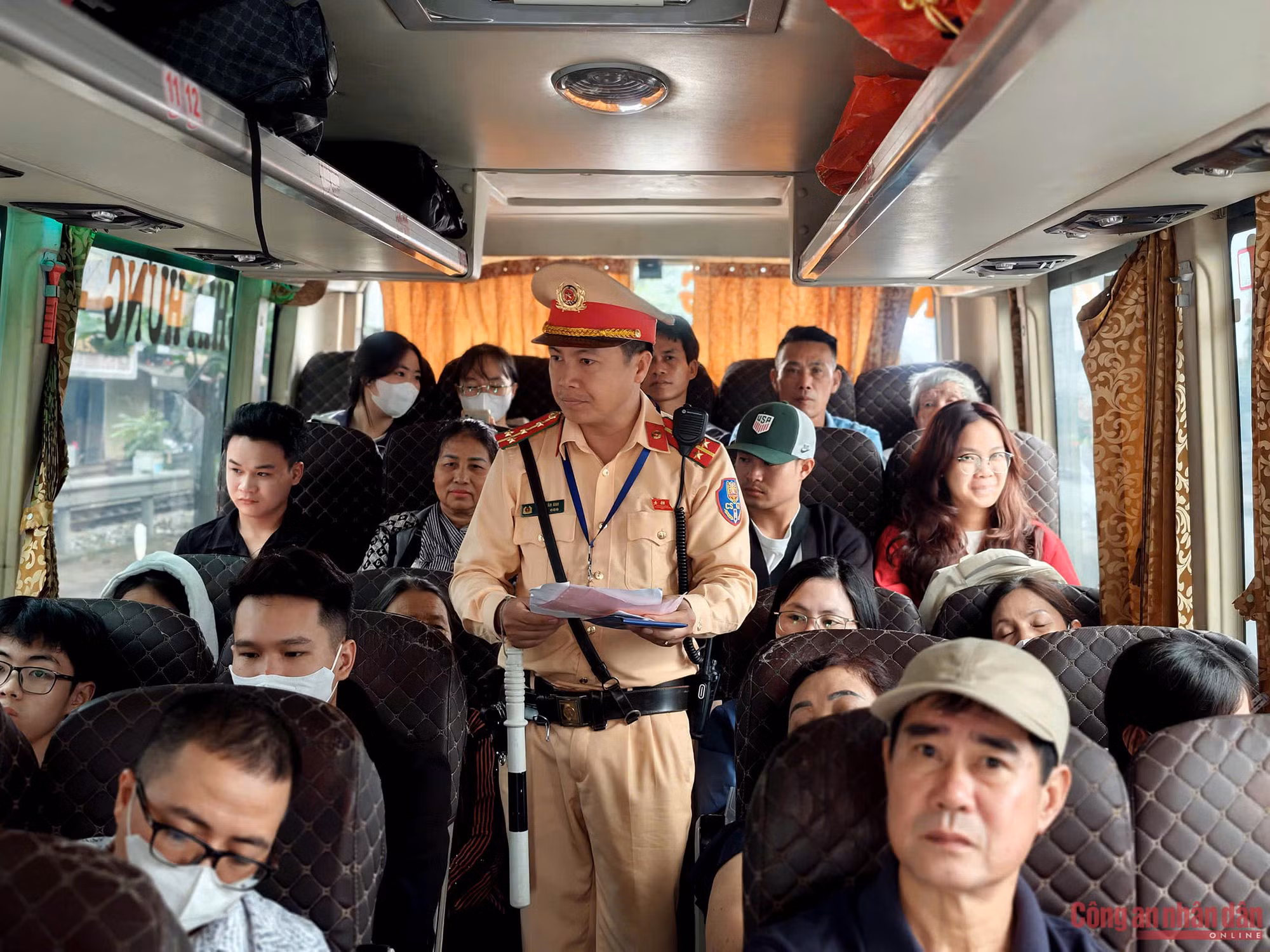 CSGT Hà Nội tăng cường kiểm tra xử lý xe khách vi phạm -5