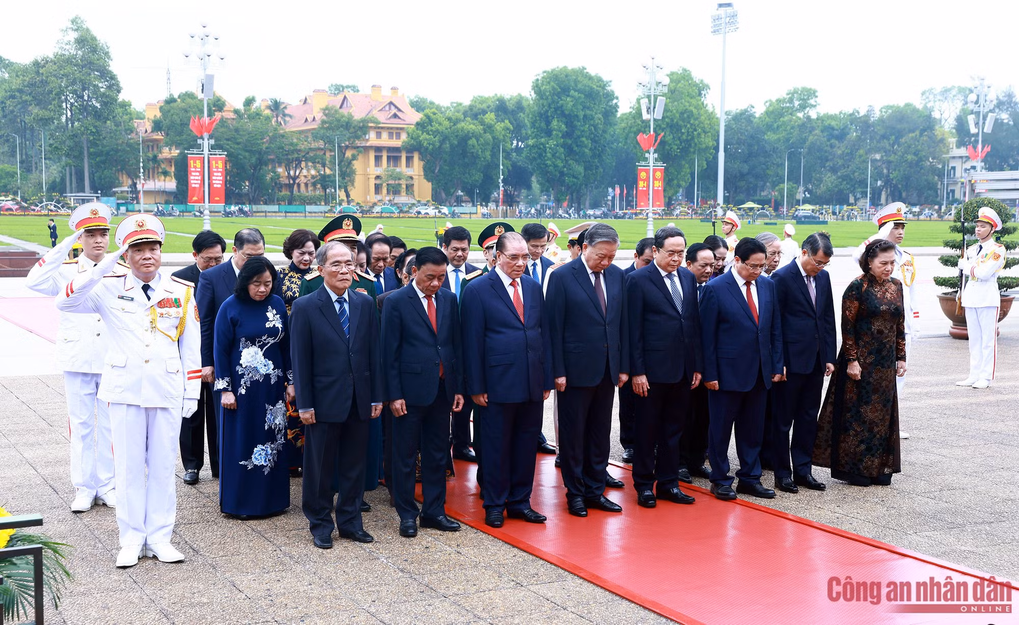 Lãnh đạo Đảng, Nhà nước, Bộ Công an vào Lăng viếng Chủ tịch Hồ Chí Minh ảnh 2 Lãnh đạo Đảng, Nhà nước, Bộ Công an vào Lăng viếng Chủ tịch Hồ Chí Minh -0