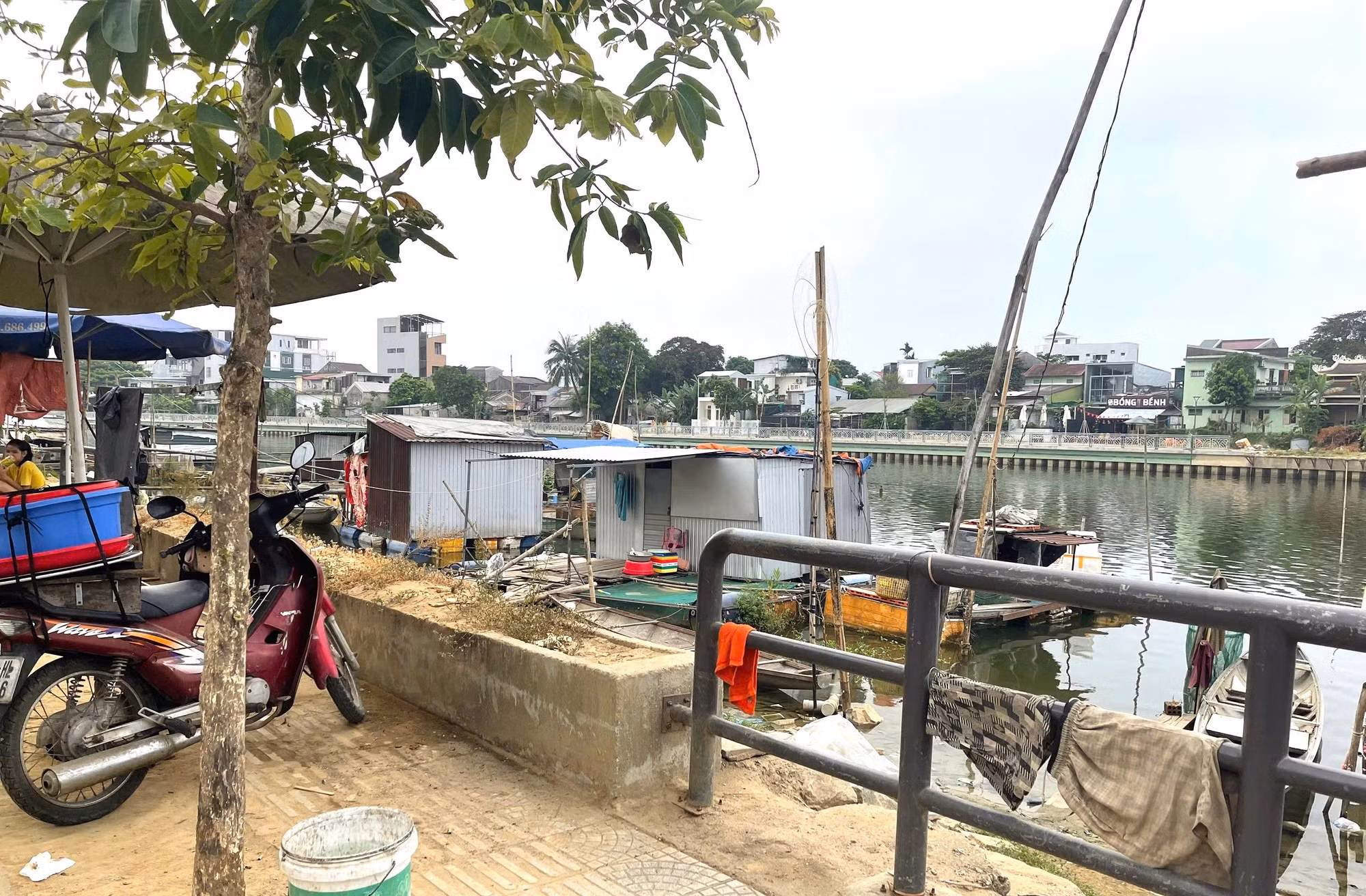 Chấn chỉnh tình trạng chiếm dụng mặt sông Như Ý nuôi cá lồng gây ô nhiễm môi trường -0