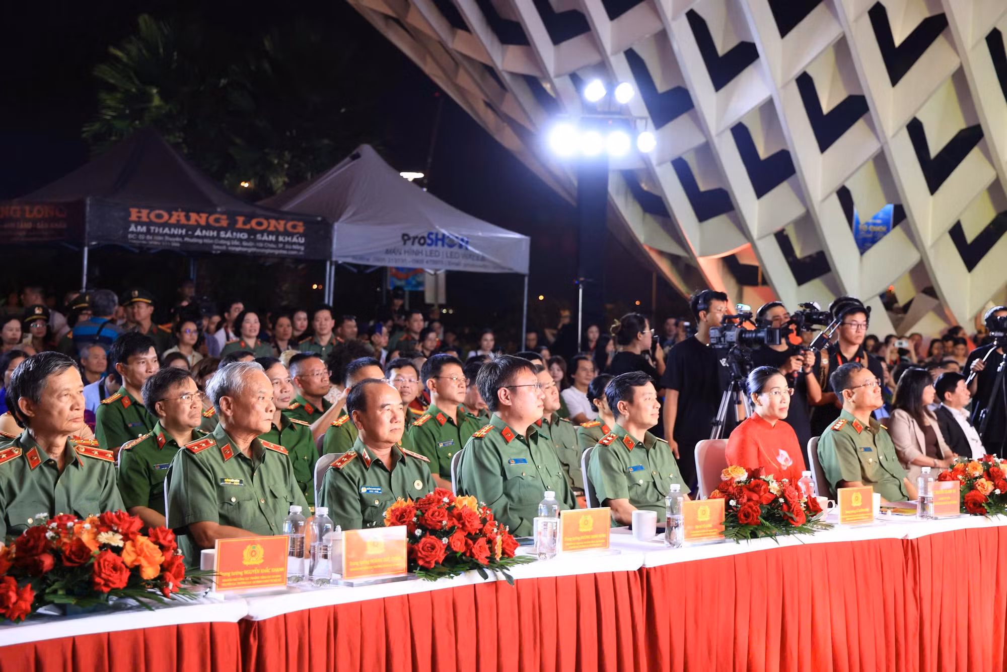 Khai mạc Gala “Tổ quốc bình yên”: Lan tỏa bản lĩnh, hun đúc “thế trận lòng dân” trong kỷ nguyên mới -0