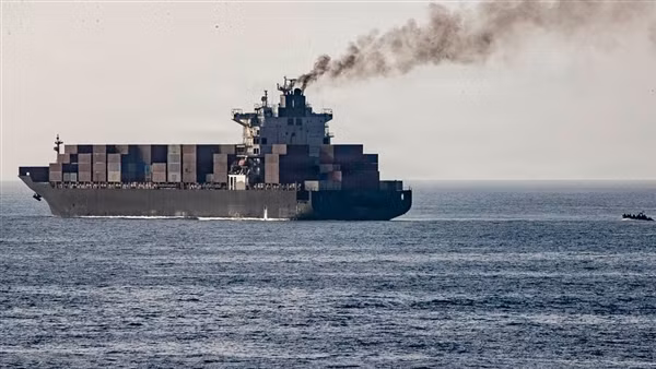 Song trùng bế tắc đàm phán và eo biển Hormuz