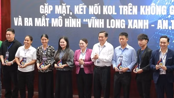 Công an Vĩnh Long tăng cường đấu tranh với thông tin xấu, độc trên không gian mạng