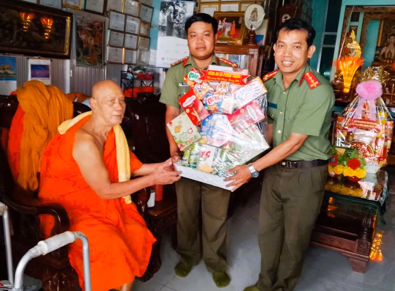 Người có uy tín đồng bào dân tộc Khmer bảo vệ nền tảng tư tưởng của Đảng -0