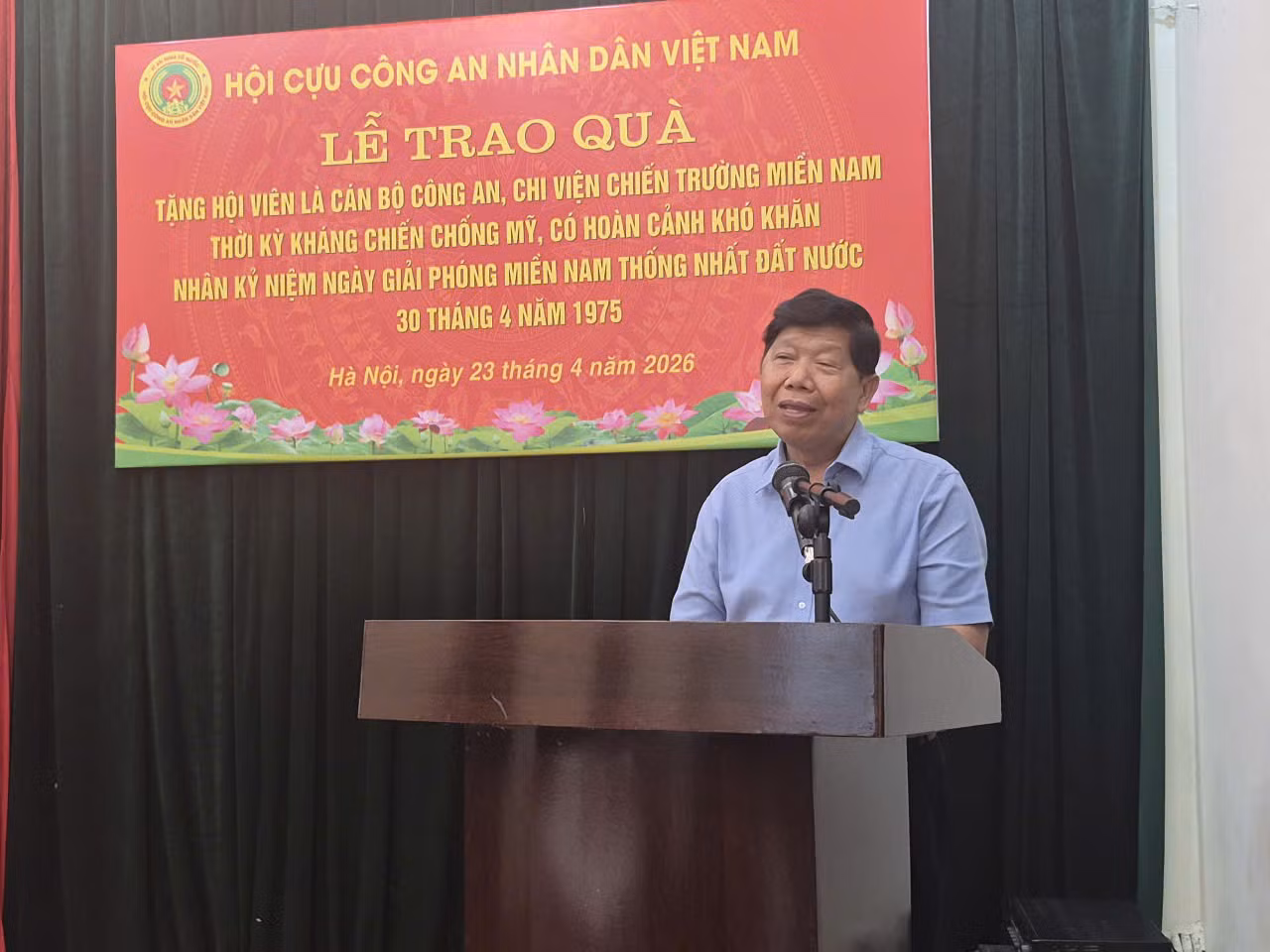 Hội Cựu CAND Việt Nam trao quà -0