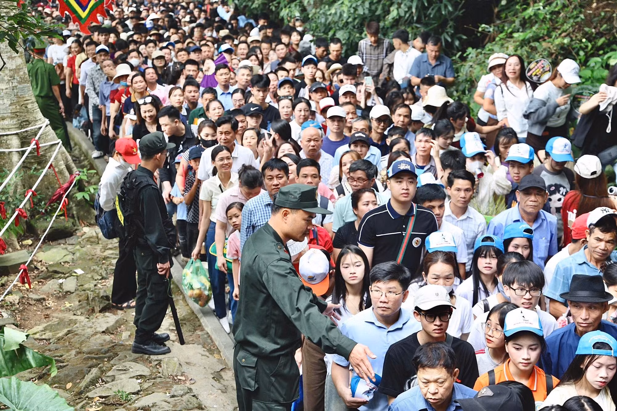 Huy động gần 2000 cán bộ, chiến sĩ tham gia đảm bảo ANTT cho ngày hội lớn -0