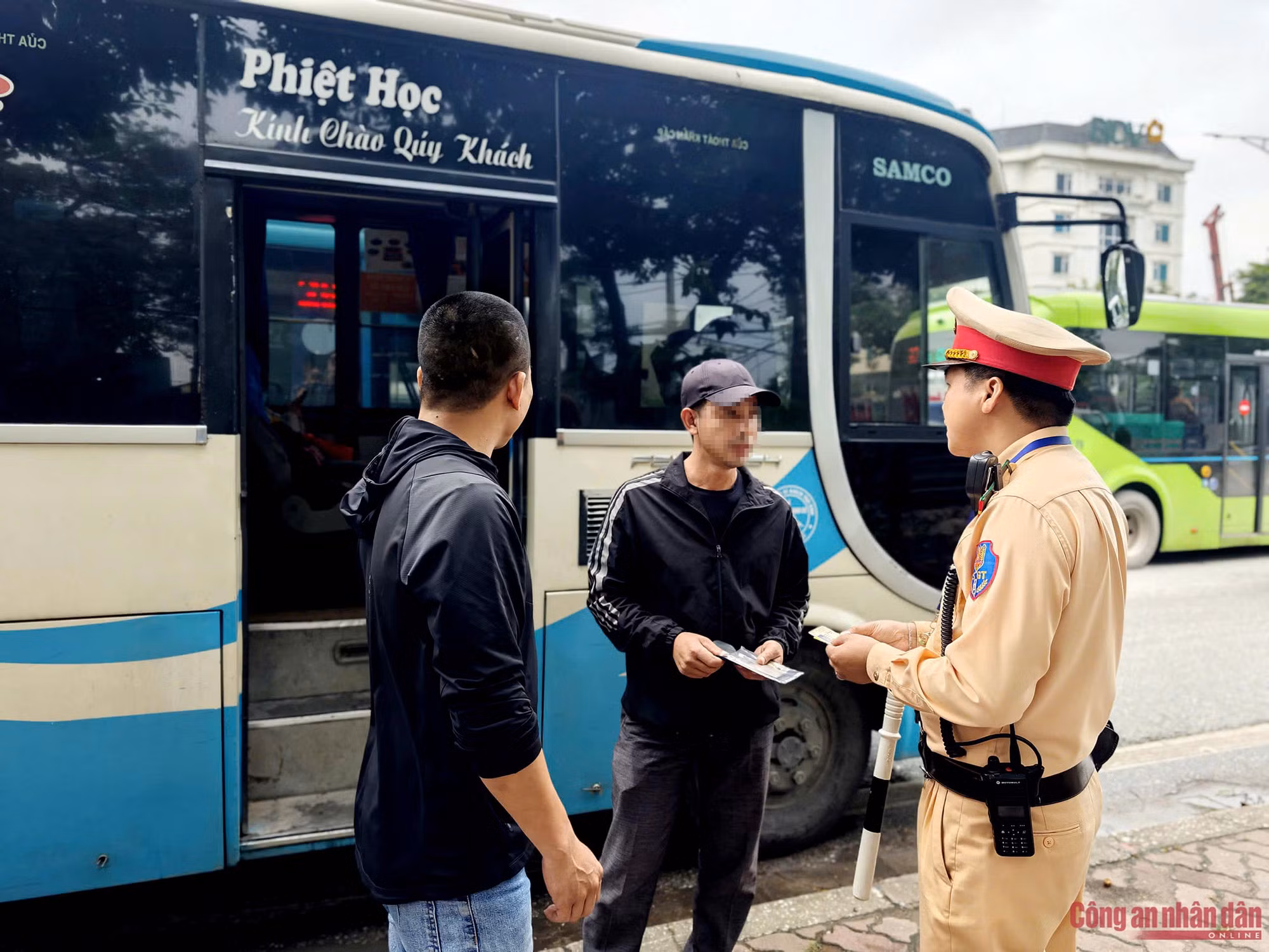 CSGT Hà Nội tăng cường kiểm tra xử lý xe khách vi phạm -3
