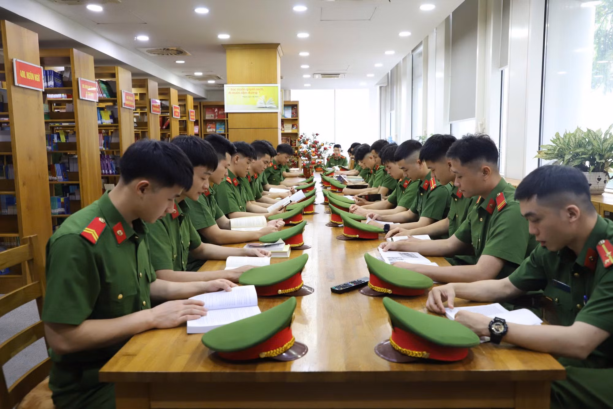 Lan toả mạnh mẽ phong trào đọc và phát triển văn hoá đọc trong CAND -0