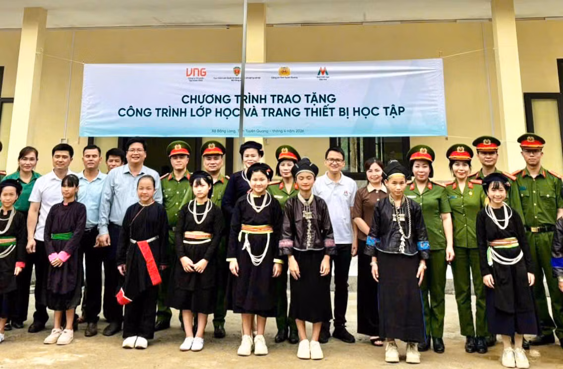 Trao tặng công trình lớp học, bếp ăn cho điểm trường miền núi Tuyên Quang -0